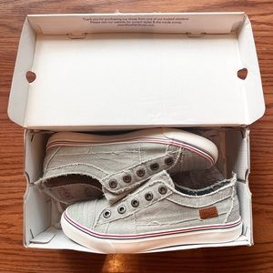 Brand New Women’s Blowfish Slip On Canvas Shoe.